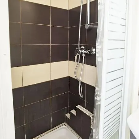 Calm Sunshine Apt In 11arr Center 2 Mns To Metro Apartment